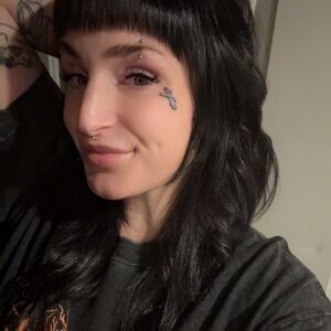 Meet your Posher, Larissa